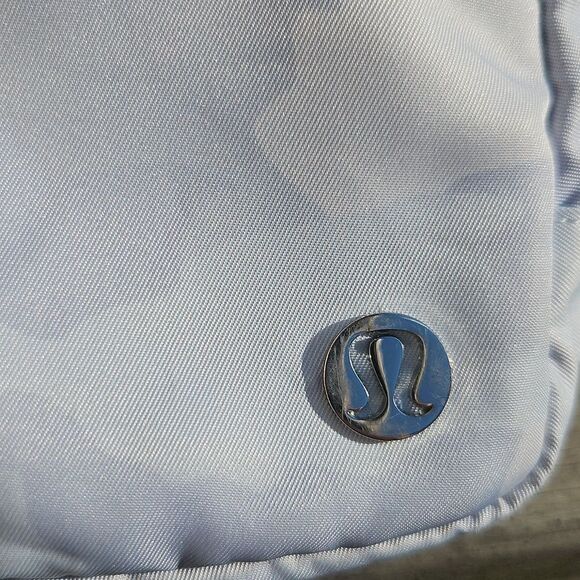 Lululemon Everywhere Belt Bag 1L - Silver Drop Camo White Opal - Picture 2 of 7